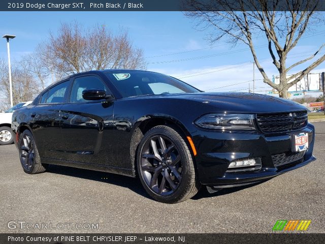 2019 Dodge Charger SXT in Pitch Black