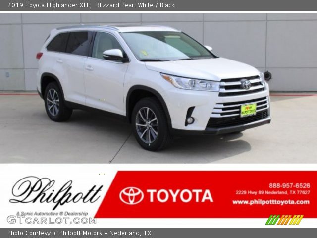 2019 Toyota Highlander XLE in Blizzard Pearl White