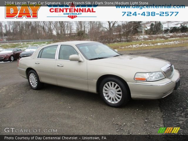 2004 Lincoln Town Car Signature in Light French Silk