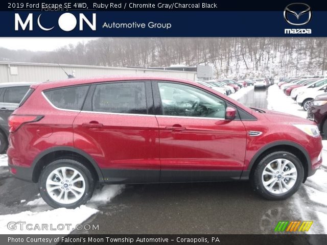 2019 Ford Escape SE 4WD in Ruby Red