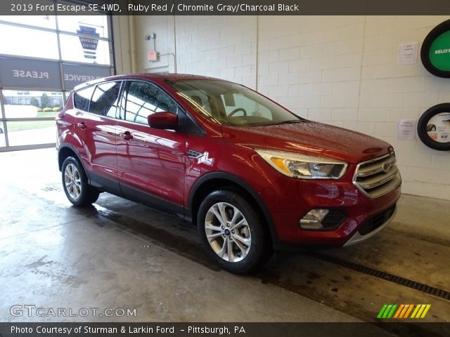 2019 Ford Escape SE 4WD in Ruby Red