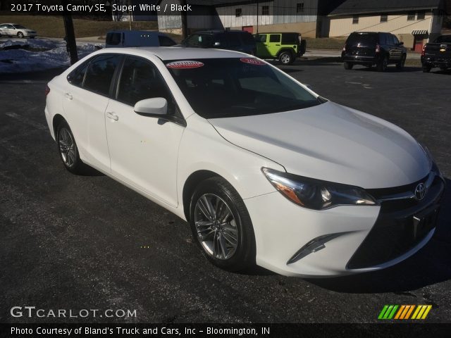 2017 Toyota Camry SE in Super White