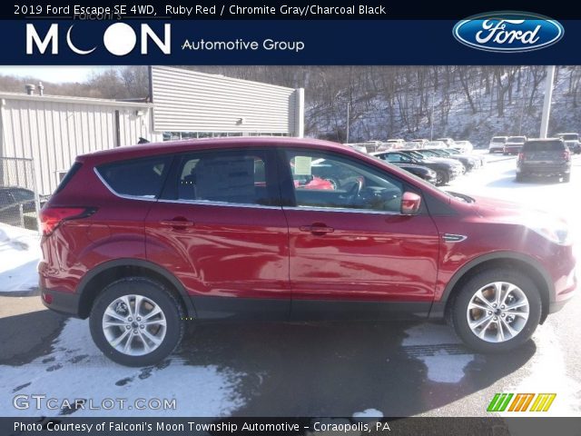 2019 Ford Escape SE 4WD in Ruby Red