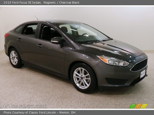 2016 Ford Focus SE Sedan in Magnetic