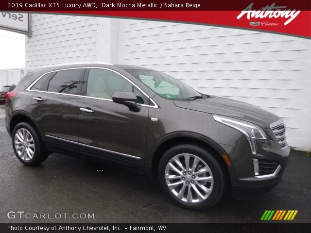 2019 Cadillac XT5 Luxury AWD in Dark Mocha Metallic