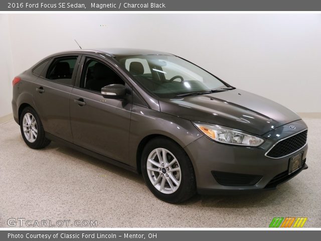2016 Ford Focus SE Sedan in Magnetic