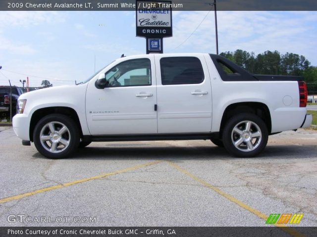 2009 Chevrolet Avalanche LT in Summit White