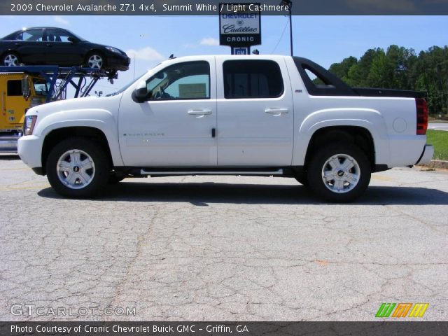 2009 Chevrolet Avalanche Z71 4x4 in Summit White