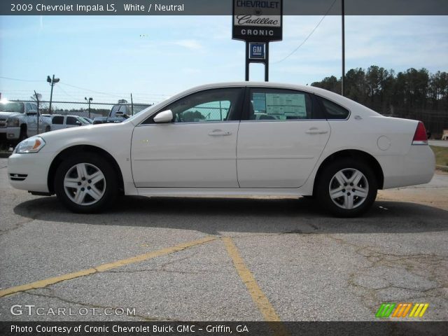 2009 Chevrolet Impala LS in White