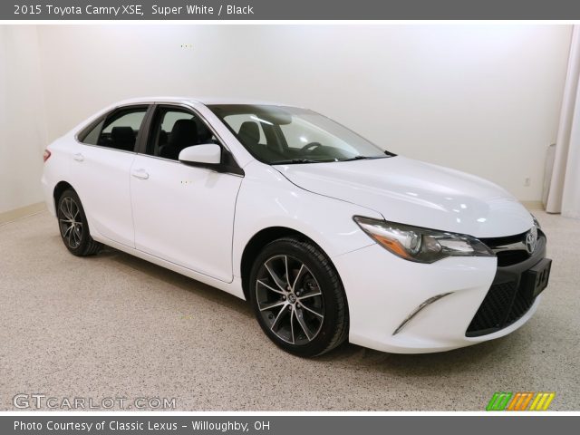 2015 Toyota Camry XSE in Super White