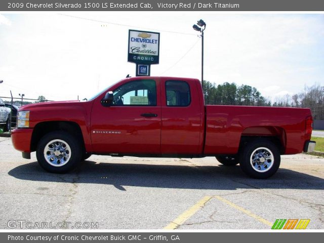 2009 Chevrolet Silverado 1500 LS Extended Cab in Victory Red