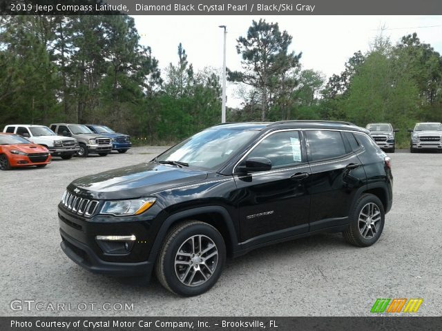 2019 Jeep Compass Latitude in Diamond Black Crystal Pearl