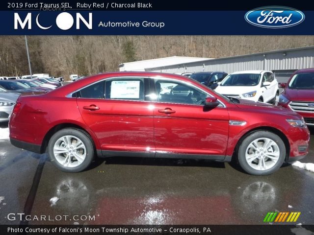 2019 Ford Taurus SEL in Ruby Red
