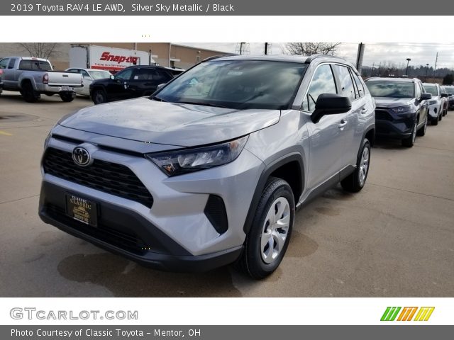 2019 Toyota RAV4 LE AWD in Silver Sky Metallic