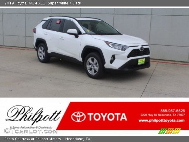 2019 Toyota RAV4 XLE in Super White