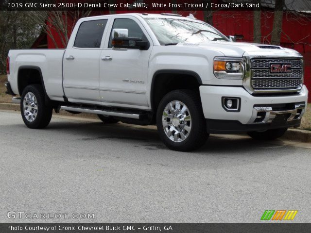 2019 GMC Sierra 2500HD Denali Crew Cab 4WD in White Frost Tricoat