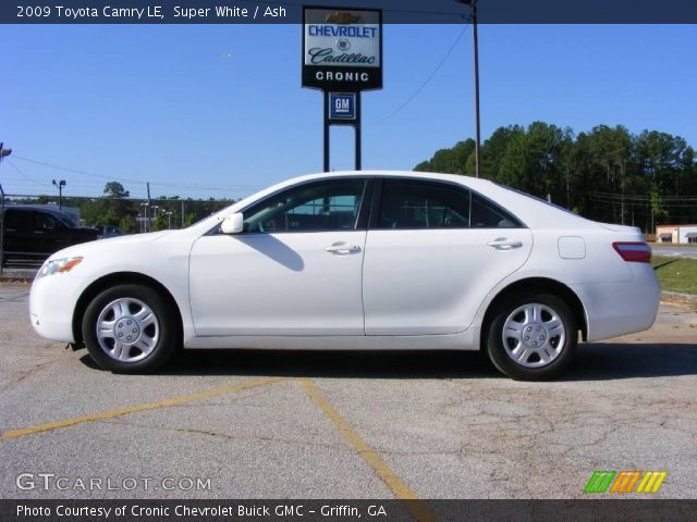 2009 Toyota Camry LE in Super White