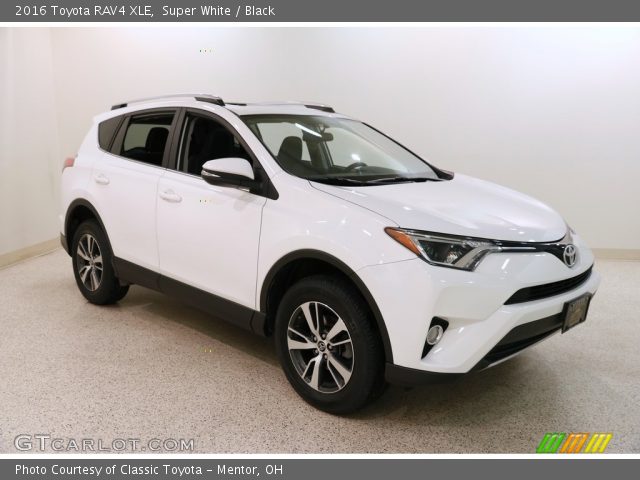 2016 Toyota RAV4 XLE in Super White