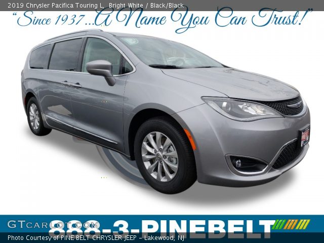 2019 Chrysler Pacifica Touring L in Bright White