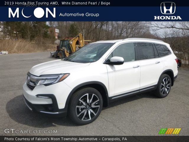 2019 Honda Pilot Touring AWD in White Diamond Pearl