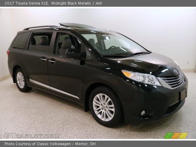 2017 Toyota Sienna XLE in Midnight Black Metallic