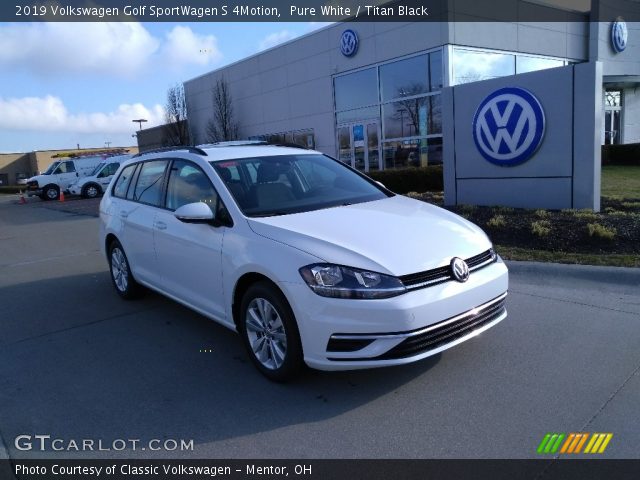 2019 Volkswagen Golf SportWagen S 4Motion in Pure White