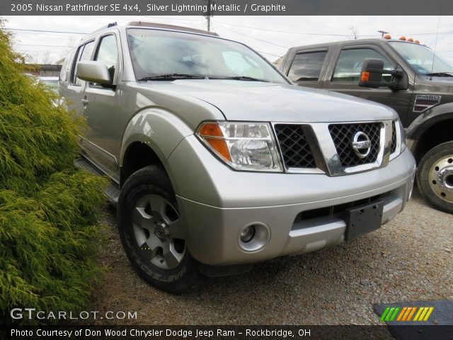 2005 Nissan Pathfinder SE 4x4 in Silver Lightning Metallic