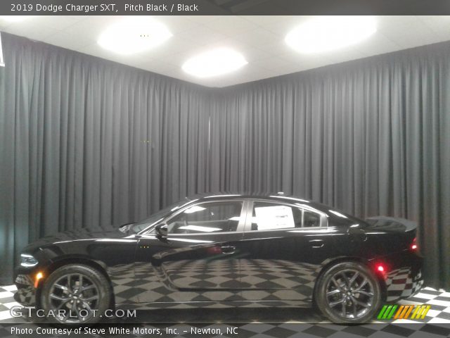 2019 Dodge Charger SXT in Pitch Black