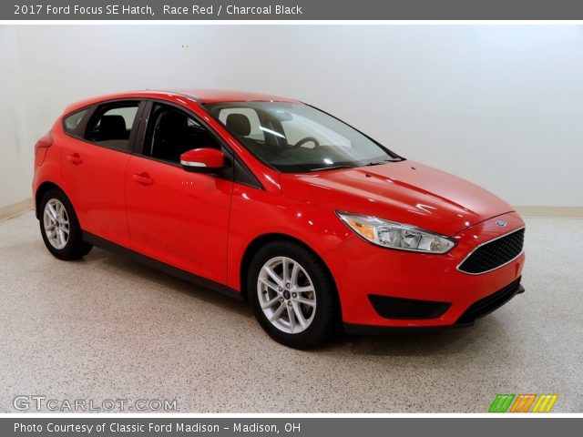 2017 Ford Focus SE Hatch in Race Red