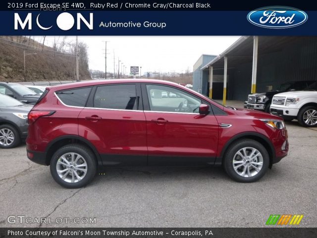 2019 Ford Escape SE 4WD in Ruby Red
