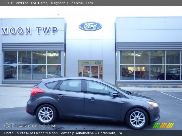2016 Ford Focus SE Hatch in Magnetic