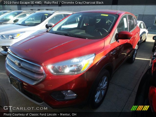 2019 Ford Escape SE 4WD in Ruby Red