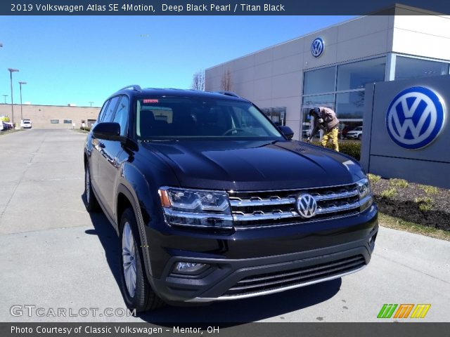 2019 Volkswagen Atlas SE 4Motion in Deep Black Pearl