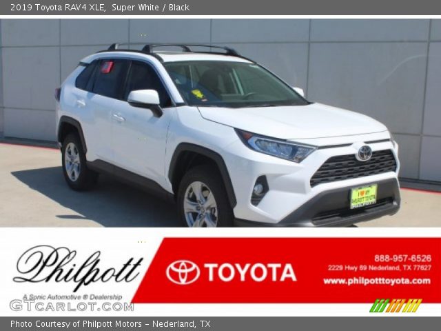 2019 Toyota RAV4 XLE in Super White