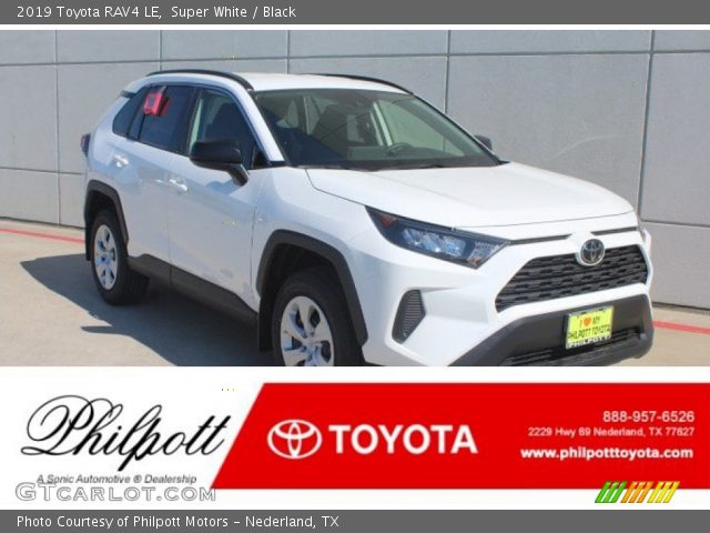 2019 Toyota RAV4 LE in Super White