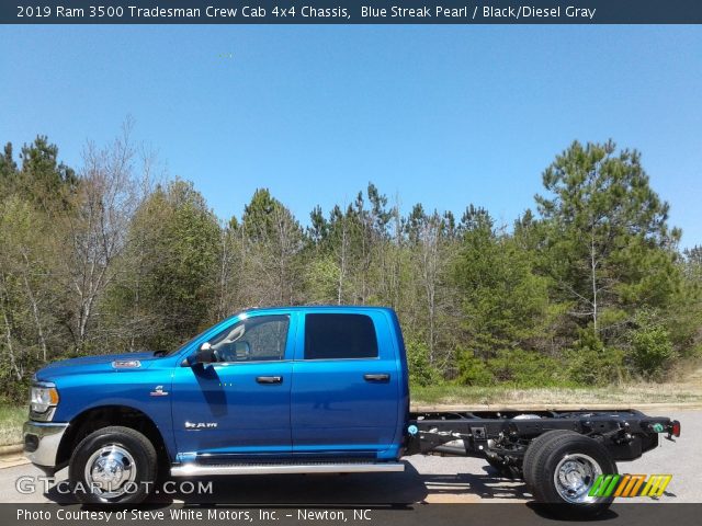 2019 Ram 3500 Tradesman Crew Cab 4x4 Chassis in Blue Streak Pearl