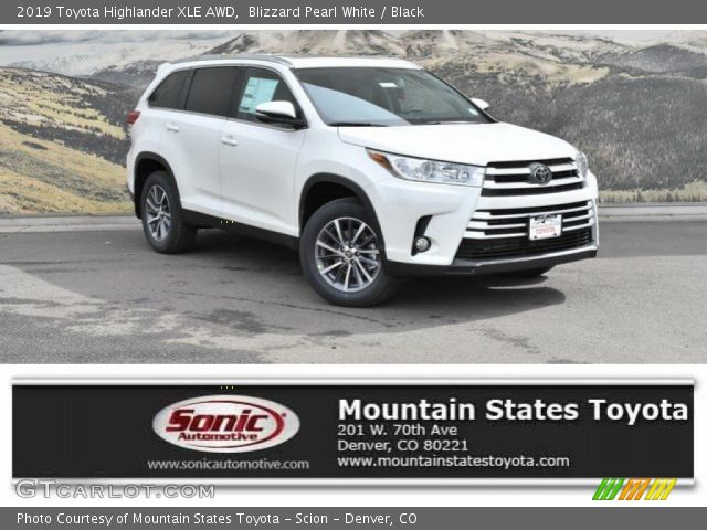 2019 Toyota Highlander XLE AWD in Blizzard Pearl White
