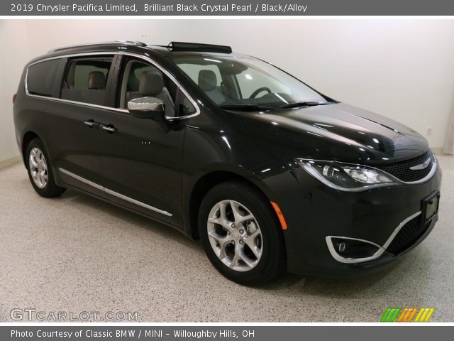 2019 Chrysler Pacifica Limited in Brilliant Black Crystal Pearl