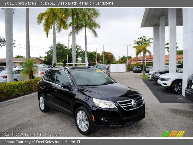 2011 Volkswagen Tiguan SE in Deep Black Metallic