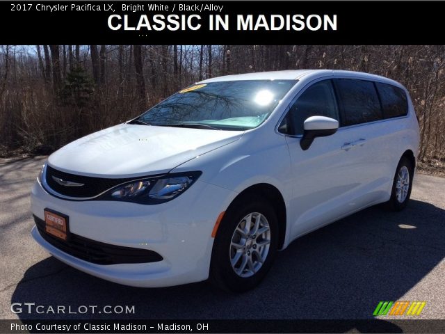 2017 Chrysler Pacifica LX in Bright White