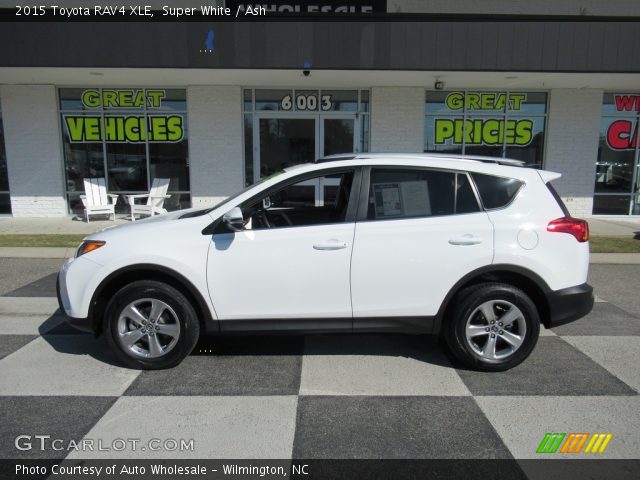 2015 Toyota RAV4 XLE in Super White