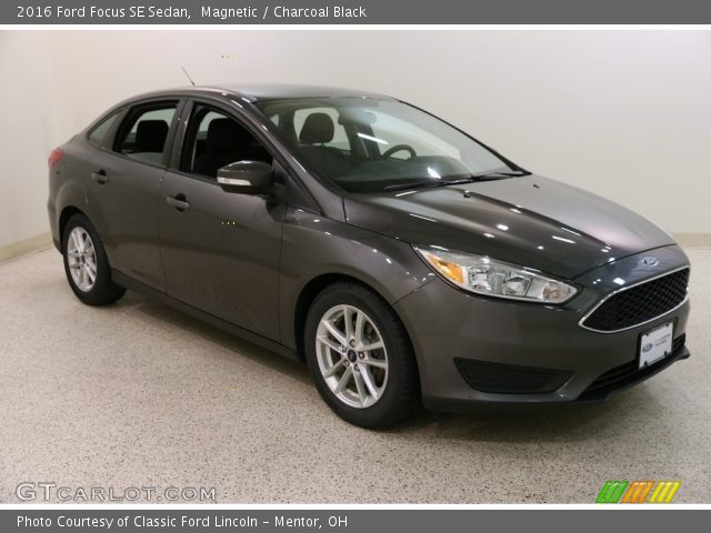 2016 Ford Focus SE Sedan in Magnetic