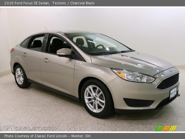 2016 Ford Focus SE Sedan in Tectonic