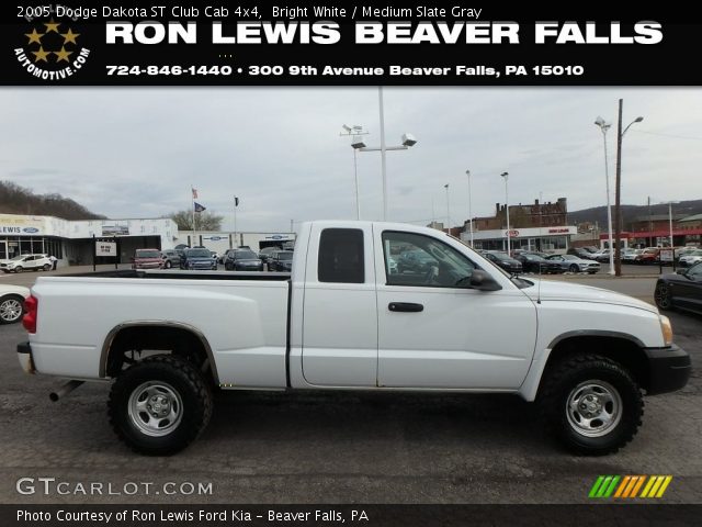 2005 Dodge Dakota ST Club Cab 4x4 in Bright White