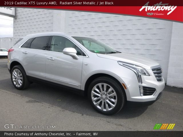 2019 Cadillac XT5 Luxury AWD in Radiant Silver Metallic