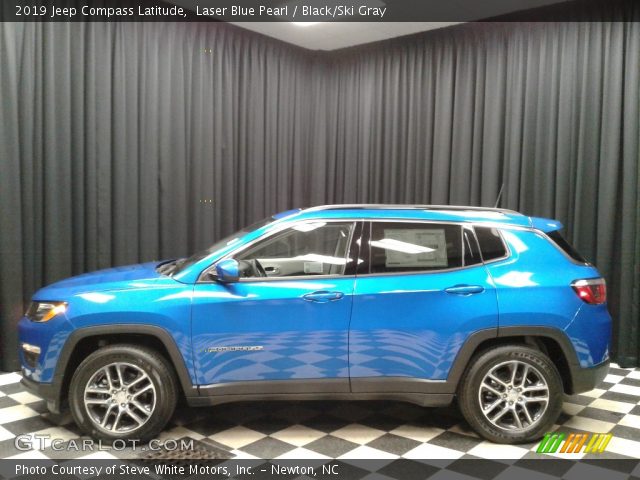 2019 Jeep Compass Latitude in Laser Blue Pearl