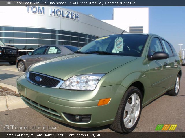 2007 Ford Focus ZX5 SES Hatchback in Kiwi Green Metallic