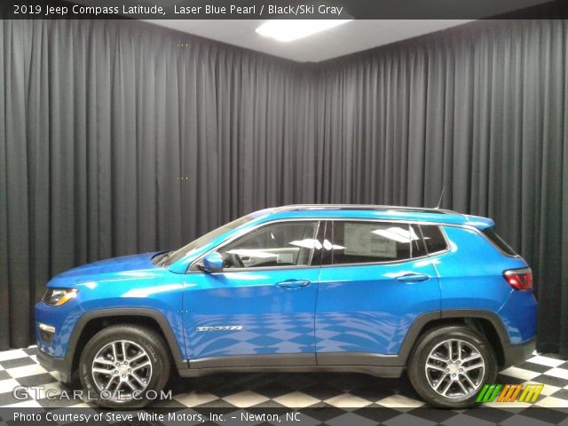 2019 Jeep Compass Latitude in Laser Blue Pearl