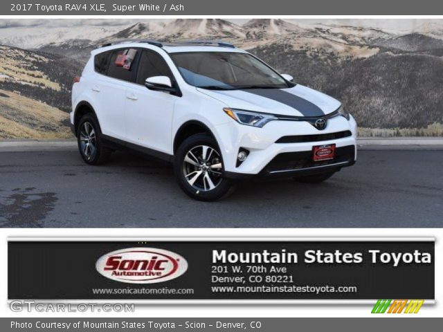 2017 Toyota RAV4 XLE in Super White