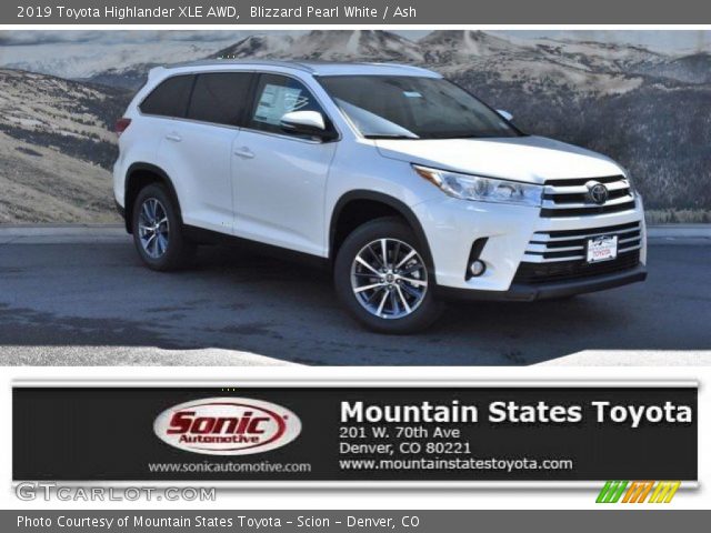 2019 Toyota Highlander XLE AWD in Blizzard Pearl White